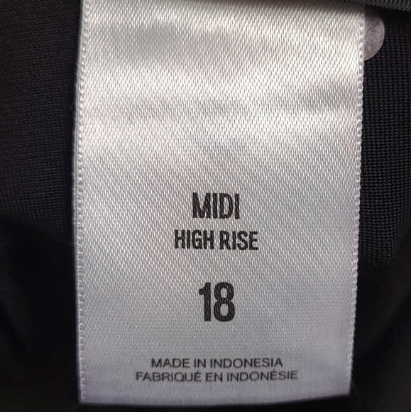 SUPER HIGH WAISTED VELVET SASH WAIST SHORTS IN BLACK - Picture 6 of 8